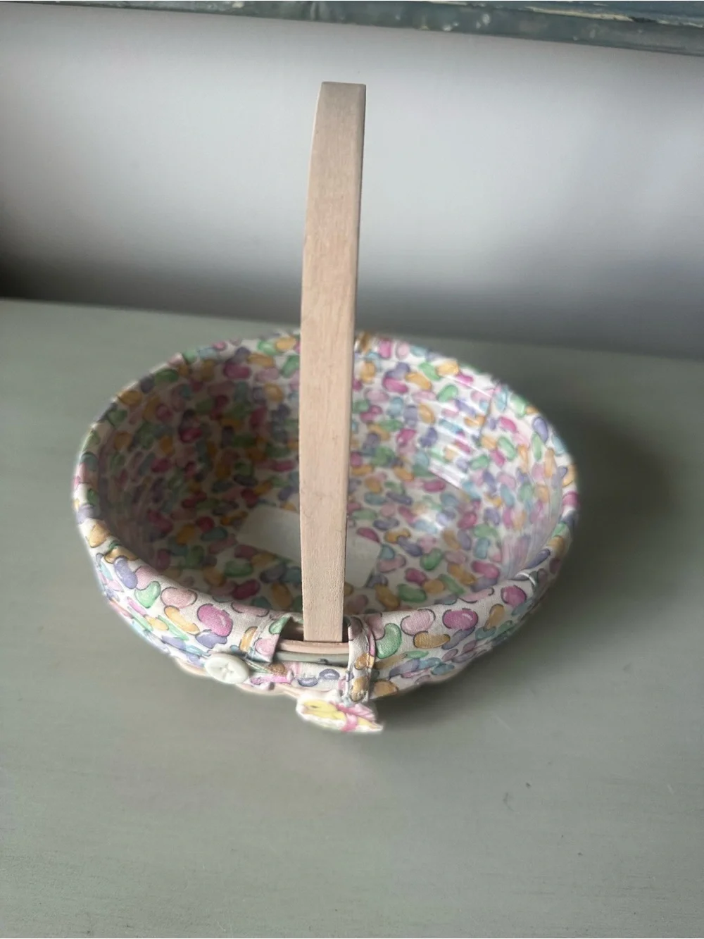 Longaberger 2002 white wash wasted basket with green jelly bean liner protector